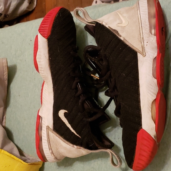 Labron 16 - Picture 4 of 4